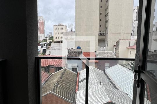 Sacada de kitnet/studio para alugar com 1 quarto, 26m² em Pinheiros, São Paulo