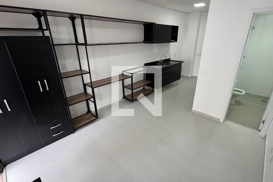 Quarto  de kitnet/studio para alugar com 1 quarto, 26m² em Pinheiros, São Paulo