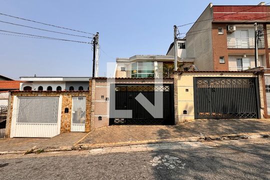 Fachada de casa para alugar com 3 quartos, 152m² em Vila Alto de Santo Andre, Santo André