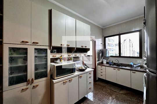 Cozinha de apartamento à venda com 3 quartos, 180m² em Vila Congonhas, São Paulo