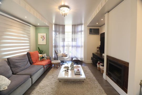Casa à venda com 3 quartos, 242m² em Marechal Rondon, Canoas