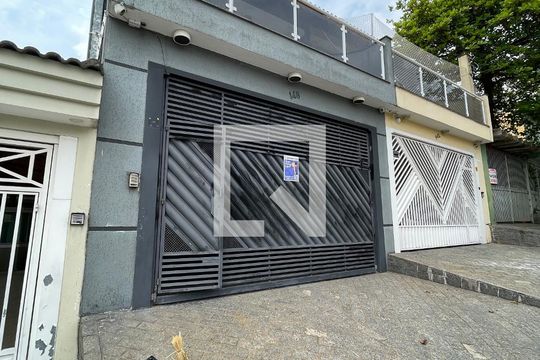 Fachada + Placa de casa à venda com 3 quartos, 150m² em Vila Constança, São Paulo