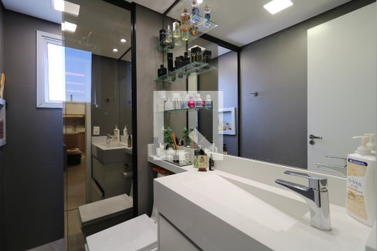 Banheiro de apartamento à venda com 2 quartos, 53m² em Santa Terezinha, Santo André