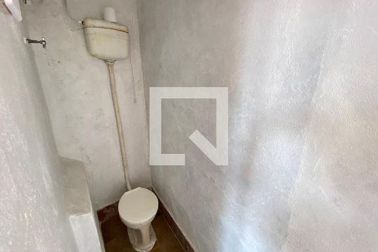 Banheiro de kitnet/studio para alugar com 1 quarto, 13m² em Pilares, Rio de Janeiro