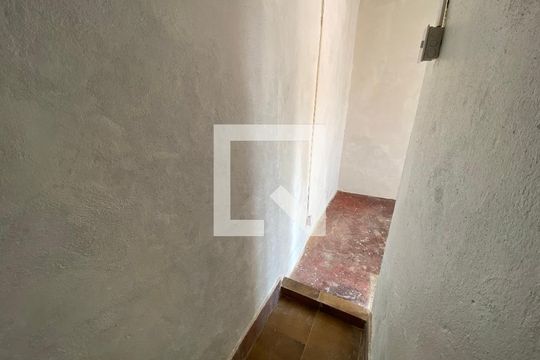 Banheiro de kitnet/studio para alugar com 1 quarto, 13m² em Pilares, Rio de Janeiro