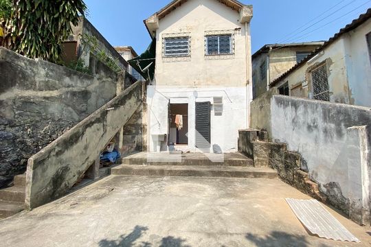 Quintal de kitnet/studio para alugar com 1 quarto, 13m² em Pilares, Rio de Janeiro