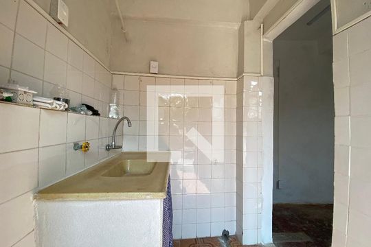 Cozinha de kitnet/studio para alugar com 1 quarto, 13m² em Pilares, Rio de Janeiro