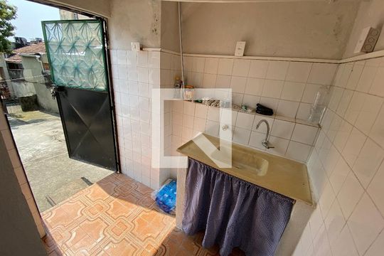 Cozinha de kitnet/studio para alugar com 1 quarto, 13m² em Pilares, Rio de Janeiro
