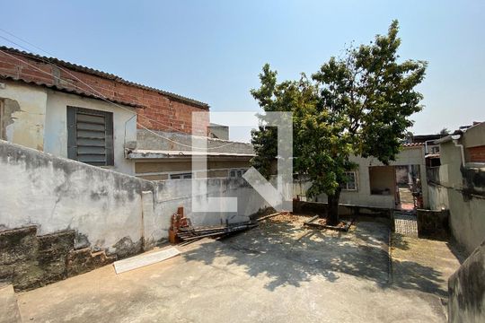 Quintal de kitnet/studio para alugar com 1 quarto, 13m² em Pilares, Rio de Janeiro