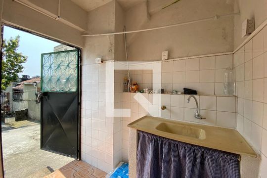 Cozinha de kitnet/studio para alugar com 1 quarto, 13m² em Pilares, Rio de Janeiro