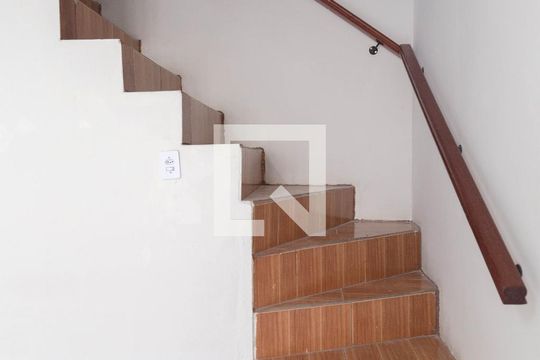 Escada de casa à venda com 3 quartos, 112m² em Jardim Cocaia, Guarulhos