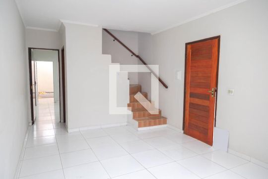 Casa à venda com 3 quartos, 112m² em Jardim Cocaia, Guarulhos