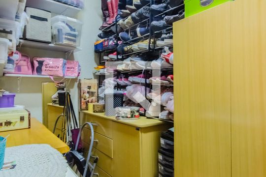 Closet da suíte 1 Casa 1 de casa de condomínio à venda com 6 quartos, 254m² em Cambuci, São Paulo