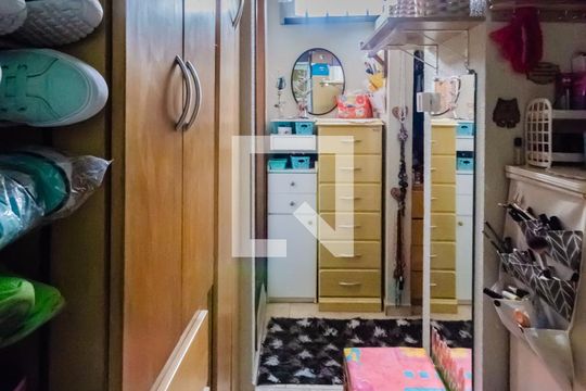 Closet da suíte 1 Casa 1 de casa de condomínio à venda com 6 quartos, 254m² em Cambuci, São Paulo