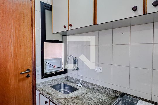 Cozinha de apartamento para alugar com 1 quarto, 42m² em Vila Mariana, São Paulo