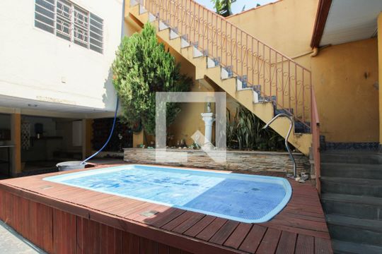 Piscina de casa à venda com 3 quartos, 400m² em Santa Maria, Belo Horizonte