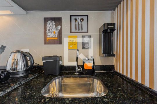 Cozinha de apartamento à venda com 1 quarto, 28m² em Pinheiros, São Paulo