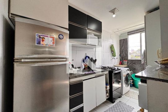 Cozinha de apartamento para alugar com 2 quartos, 48m² em Parque São Vicente, Santo André