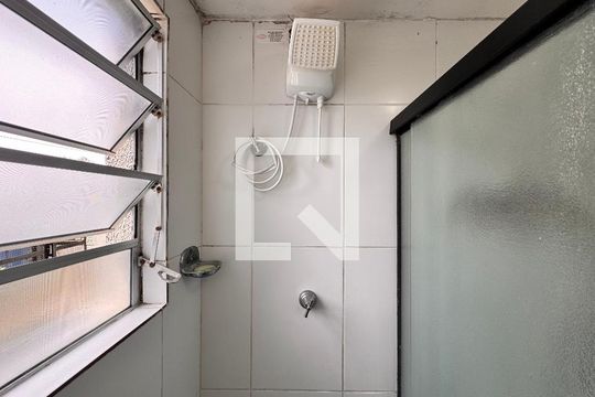 Banheiro  de apartamento para alugar com 2 quartos, 48m² em Parque São Vicente, Santo André