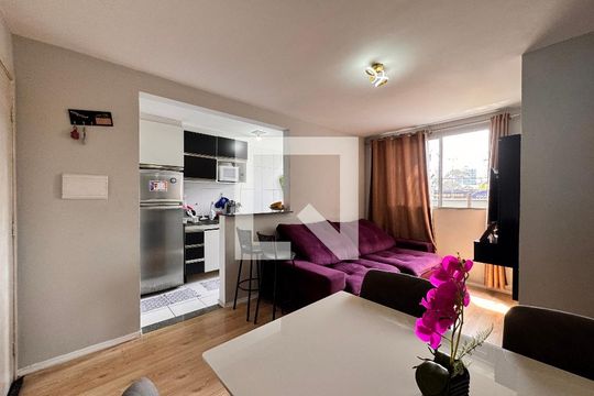 Sala de apartamento para alugar com 2 quartos, 48m² em Parque São Vicente, Santo André