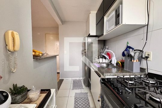 Cozinha de apartamento para alugar com 2 quartos, 48m² em Parque São Vicente, Santo André