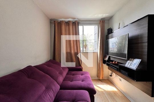 Sala de apartamento para alugar com 2 quartos, 48m² em Parque São Vicente, Santo André