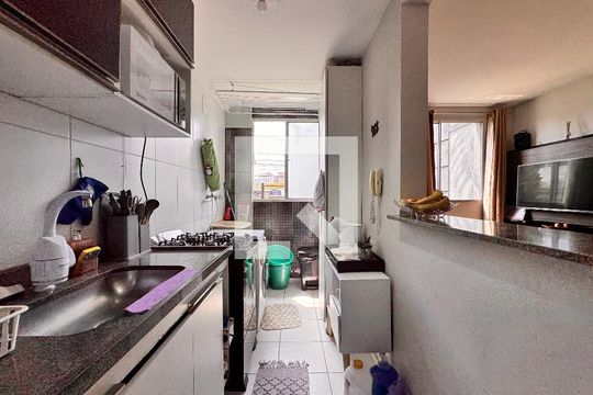 Cozinha de apartamento para alugar com 2 quartos, 48m² em Parque São Vicente, Santo André