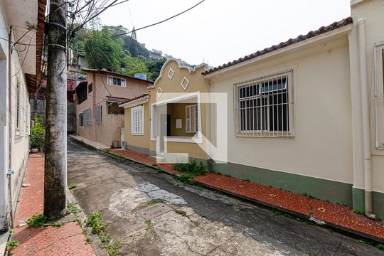 Sala de casa à venda com 2 quartos, 140m² em Santa Rosa, Niterói