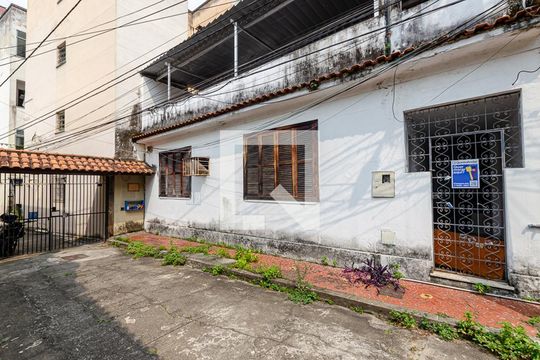 Fachada de casa à venda com 2 quartos, 140m² em Santa Rosa, Niterói