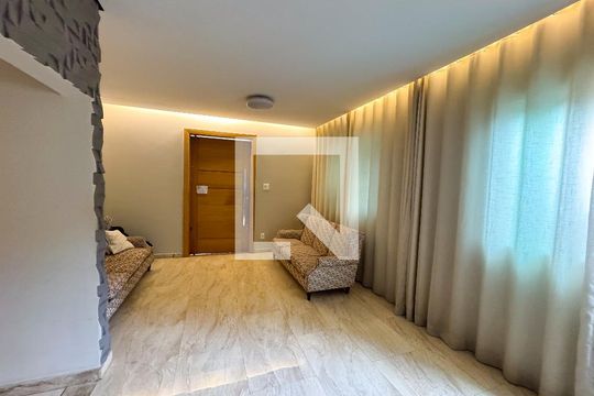 Sala de casa à venda com 3 quartos, 300m² em Califórnia, Belo Horizonte