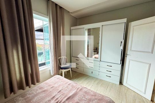 Quarto  de casa à venda com 3 quartos, 300m² em Califórnia, Belo Horizonte
