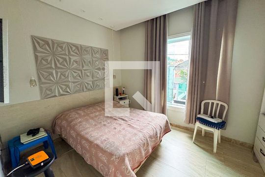 Quarto  de casa à venda com 3 quartos, 300m² em Califórnia, Belo Horizonte