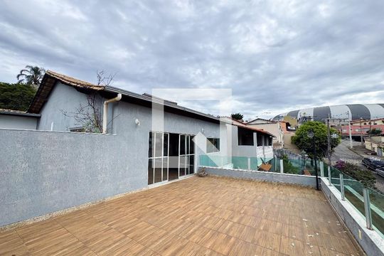 Terraço de casa à venda com 3 quartos, 300m² em Califórnia, Belo Horizonte