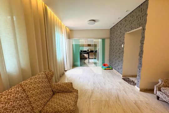 Sala de casa à venda com 3 quartos, 300m² em Califórnia, Belo Horizonte