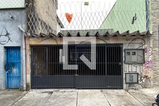 Fachada de casa à venda com 2 quartos, 183m² em Carandiru, São Paulo
