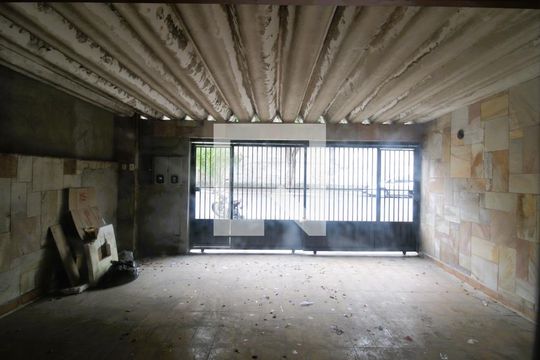 Garagem de casa à venda com 2 quartos, 183m² em Carandiru, São Paulo