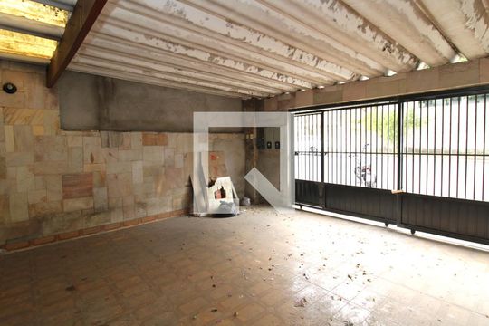 Garagem de casa à venda com 2 quartos, 183m² em Carandiru, São Paulo