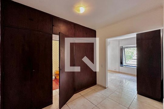 Closet Suíte de casa à venda com 3 quartos, 246m² em Chácara Santo Antônio (zona Sul), São Paulo