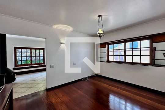 Sala de casa à venda com 3 quartos, 246m² em Chácara Santo Antônio (zona Sul), São Paulo
