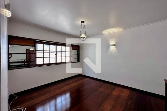 Sala de casa à venda com 3 quartos, 246m² em Chácara Santo Antônio (zona Sul), São Paulo