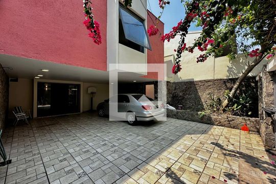 Garagem de casa à venda com 3 quartos, 246m² em Chácara Santo Antônio (zona Sul), São Paulo
