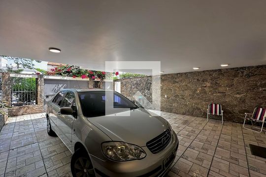 Garagem de casa à venda com 3 quartos, 246m² em Chácara Santo Antônio (zona Sul), São Paulo