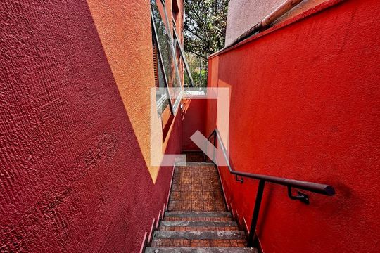 Escadas Área de Serviço de casa à venda com 3 quartos, 246m² em Chácara Santo Antônio (zona Sul), São Paulo