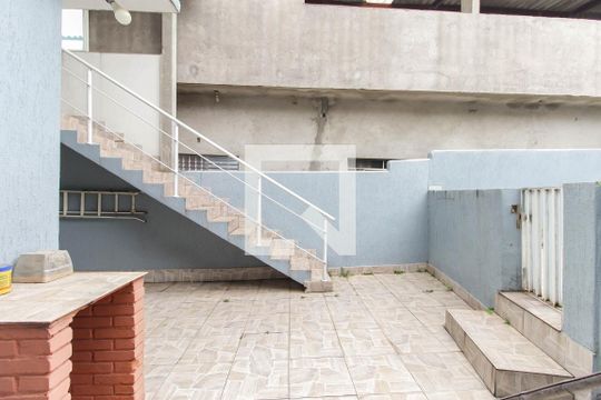 Quintal casa 2 de casa à venda com 5 quartos, 250m² em Vila Jacuí, São Paulo
