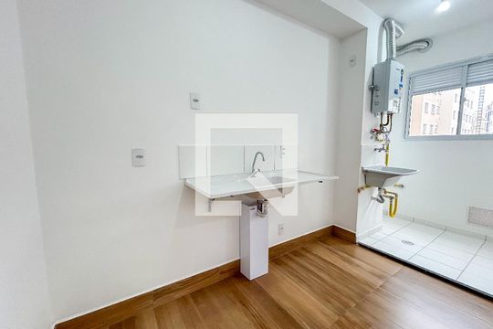 Cozinha de apartamento para alugar com 2 quartos, 38m² em Guarapiranga, São Paulo