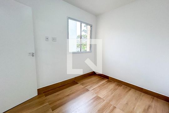 Quarto 1 de apartamento para alugar com 2 quartos, 38m² em Guarapiranga, São Paulo