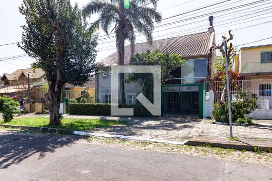Fachada de casa para alugar com 5 quartos, 400m² em Nonoai, Porto Alegre