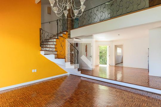 Casa para alugar com 5 quartos, 400m² em Nonoai, Porto Alegre