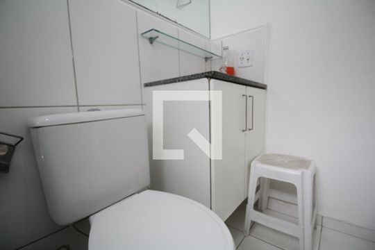Banheiro  de apartamento para alugar com 2 quartos, 44m² em Parque Esmeralda, São Paulo