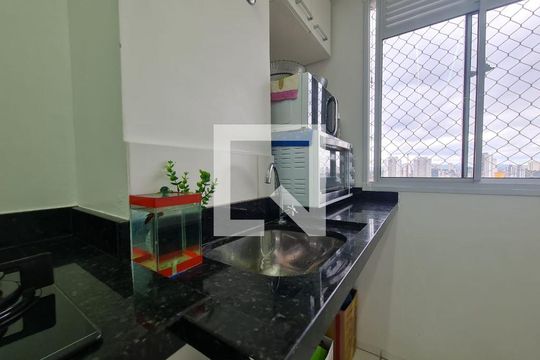 Cozinha e Área de Serviço de apartamento para alugar com 2 quartos, 36m² em Vila das Bandeiras, Guarulhos